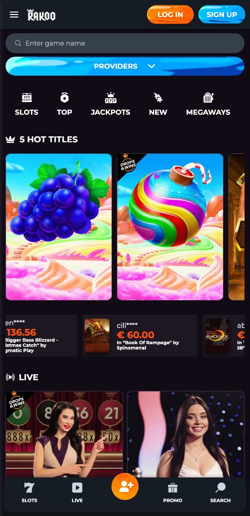 De homepage van Rakoo Casino geeft de huidige bonussen en online spellen weer